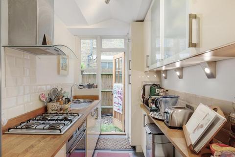 1 bedroom maisonette for sale, Yukon Road, Clapham South, London