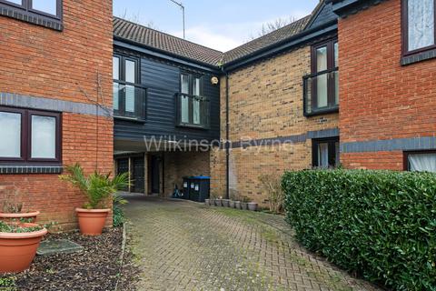 15 Walker Close, London, N11 1AQ