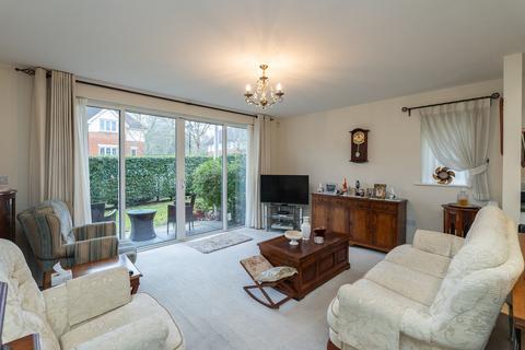 2 bedroom ground floor flat for sale, Hill View, Dorking