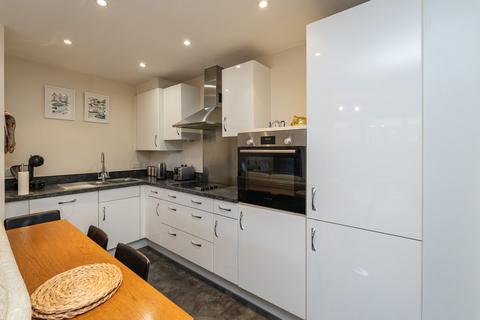 2 bedroom ground floor flat for sale, Hill View, Dorking