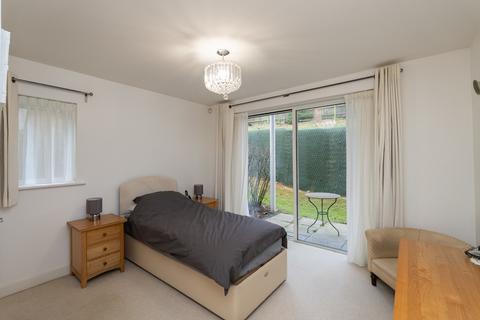 2 bedroom ground floor flat for sale, Hill View, Dorking