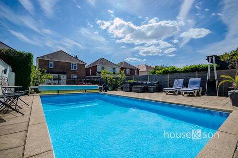 4 bedroom detached house for sale, Queen Mary Avenue, Bournemouth
