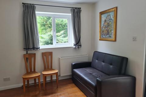 1 bedroom maisonette to rent, The Drive, Rickmansworth WD3