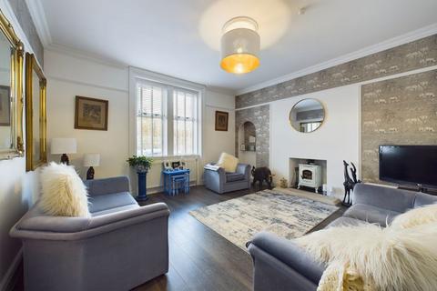 16 Deacons Road, Kilsyth, Glasgow, G65 0BN