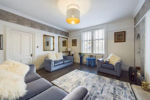 16 Deacons Road, Kilsyth, Glasgow, G65 0BN