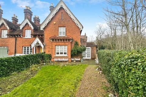 2 bedroom cottage for sale, 38 Little Common, Stanmore