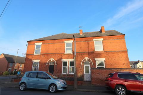 3 bedroom end of terrace house to rent, Station Road, Nottingham NG10