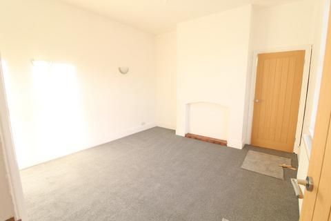 3 bedroom end of terrace house to rent, Station Road, Nottingham NG10