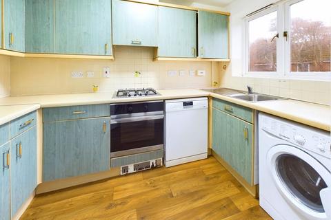 12 Drew Place, Caterham, CR3 5FE