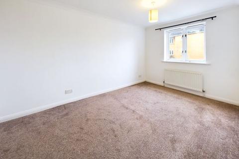 12 Drew Place, Caterham, CR3 5FE