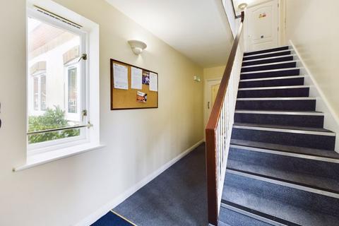 12 Drew Place, Caterham, CR3 5FE