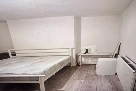 3 bedroom property to rent, Cope Street, London SE16
