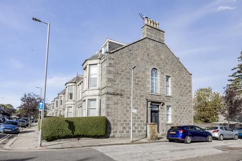 4 bedroom flat to rent, Hartington Road, Aberdeen, AB10