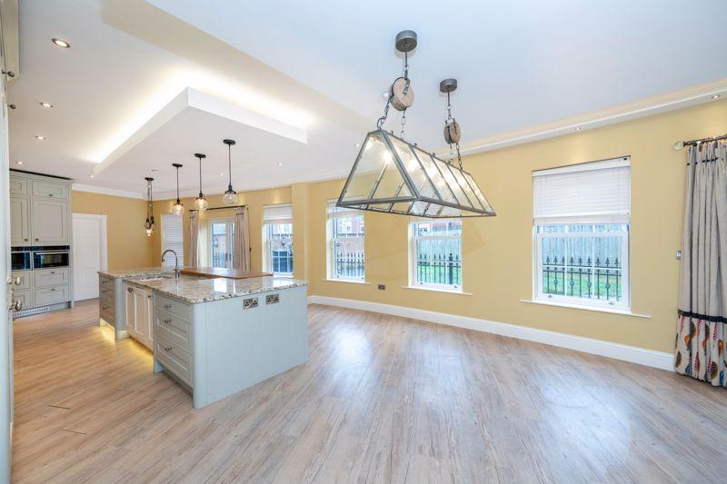Living dining...