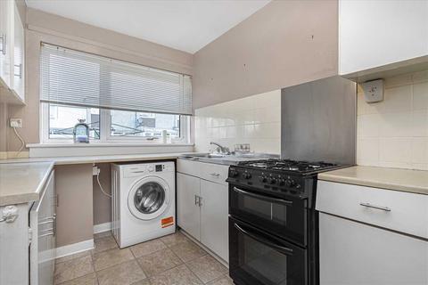 2 bedroom terraced house for sale, 24 Avon Drive, EH49 7QL