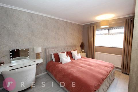 3 bedroom semi-detached house for sale, Kinder Way, Manchester M24