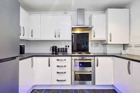 2 bedroom flat for sale, Exchange Walk, Pinner