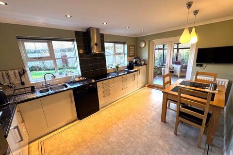 4 bedroom detached house for sale, Finstock Court, South Gosforth