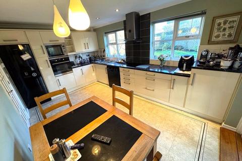 4 bedroom detached house for sale, Finstock Court, South Gosforth