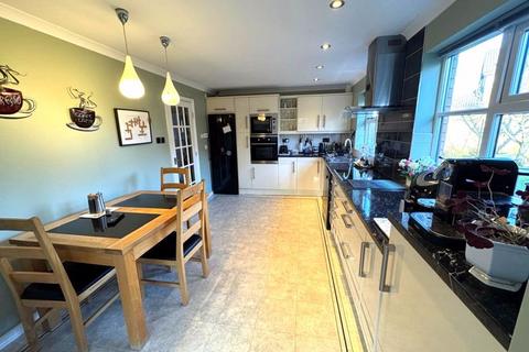 4 bedroom detached house for sale, Finstock Court, South Gosforth