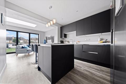 77 Elmstead Gardens, Worcester Park, KT4 7BG