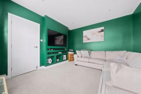 77 Elmstead Gardens, Worcester Park, KT4 7BG
