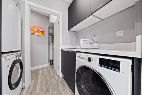 77 Elmstead Gardens, Worcester Park, KT4 7BG
