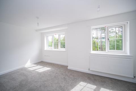 3 bedroom terraced house to rent, Goodwood Crescent, Crowthorne