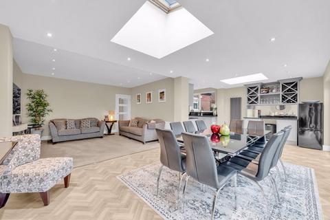 33 Woodlea Drive, Bromley, BR2 0UG