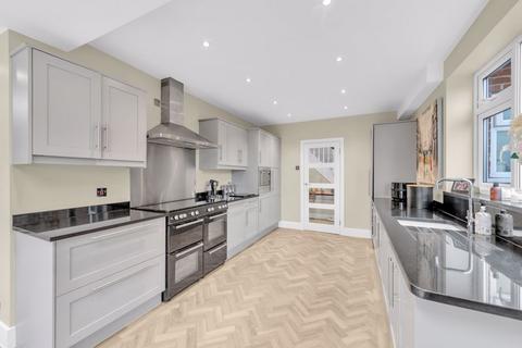 33 Woodlea Drive, Bromley, BR2 0UG