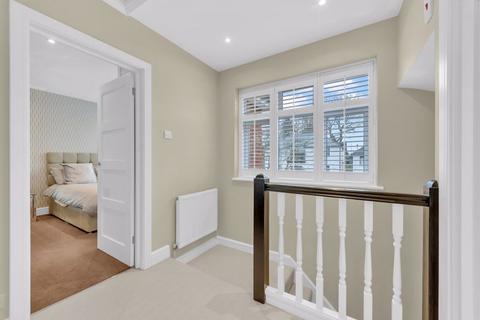 33 Woodlea Drive, Bromley, BR2 0UG