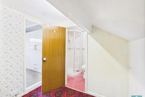 8 Farrowdale Avenue, Shaw, Oldham, OL2 7AE
