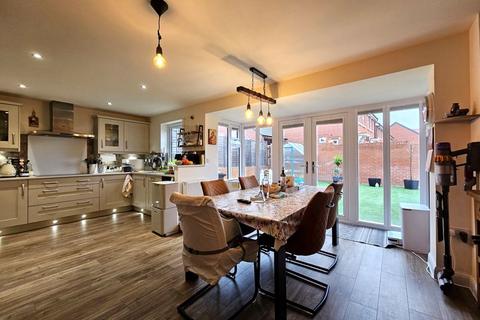 4 bedroom detached house for sale, Nightingale Close, Hardwicke, Gloucester