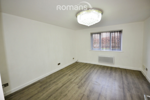 2 bedroom flat to rent, Walpole road, Slough