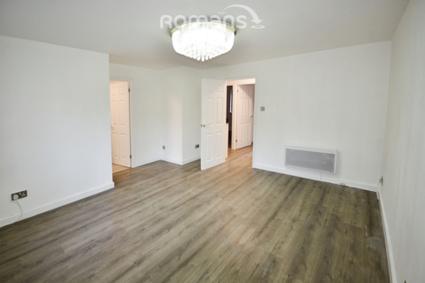 2 bedroom flat to rent, Walpole road, Slough