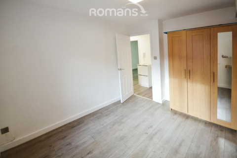 2 bedroom flat to rent, Walpole road, Slough