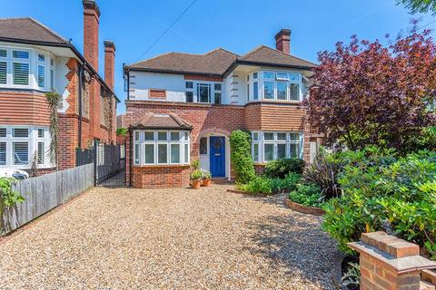 4 Southmont Road, Esher, KT10 9BG
