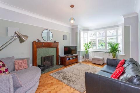 4 Southmont Road, Esher, KT10 9BG