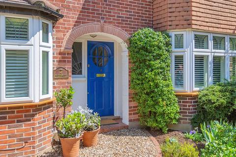 4 Southmont Road, Esher, KT10 9BG