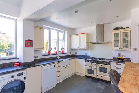 4 Southmont Road, Esher, KT10 9BG