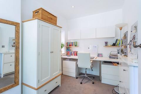 4 Southmont Road, Esher, KT10 9BG