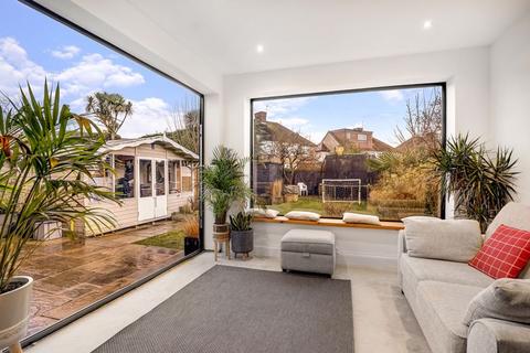 4 Southmont Road, Esher, KT10 9BG