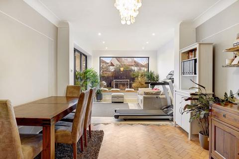 4 Southmont Road, Esher, KT10 9BG