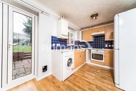 2 bedroom terraced house to rent, Swallows Croft, RG1 6EH