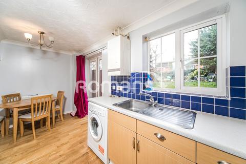 2 bedroom terraced house to rent, Swallows Croft, RG1 6EH