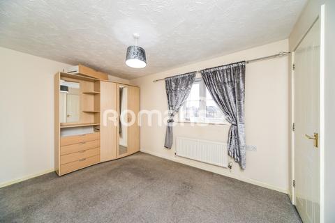 2 bedroom terraced house to rent, Swallows Croft, RG1 6EH