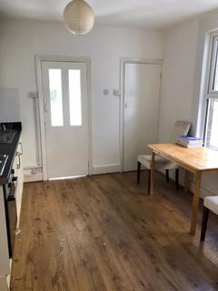 1 bedroom in a flat share to rent, Room to let in Kilburn, Callcot Road