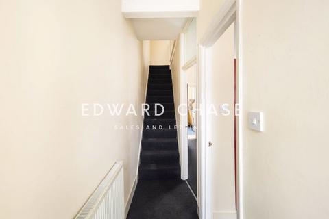 2 bedroom semi-detached house for sale, Wallington Road, Seven Kings, IG3