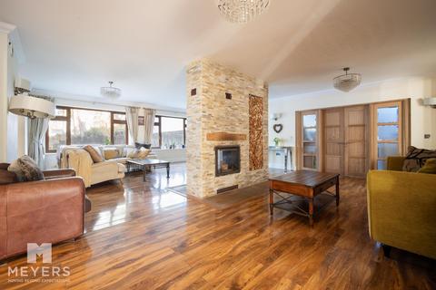 5 bedroom detached house for sale, Ferndown BH22