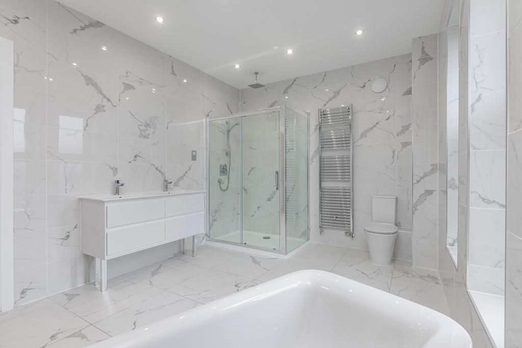 Ensuite - Primary Bedroom
